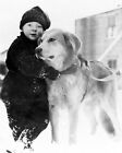 ALASKAN BOY W/DOG IN ALASKA DÉBUT DES ANNÉES 1900 11x14 IMPRESSION PHOTO BRILLANTE