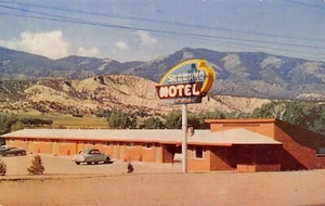 Shawano Motel Roadside US 50 Vtg Cars Street Scene Salida,CO Vtg 1950's Postcard - Picture 1 of 2