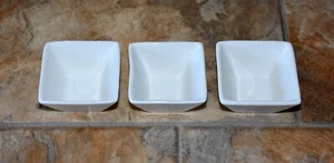 Lotto di 3 tazze da salsa/dip in porcellana quadrata American Metalcraft CSC20 2 oz, bianco - Foto 1 di 6