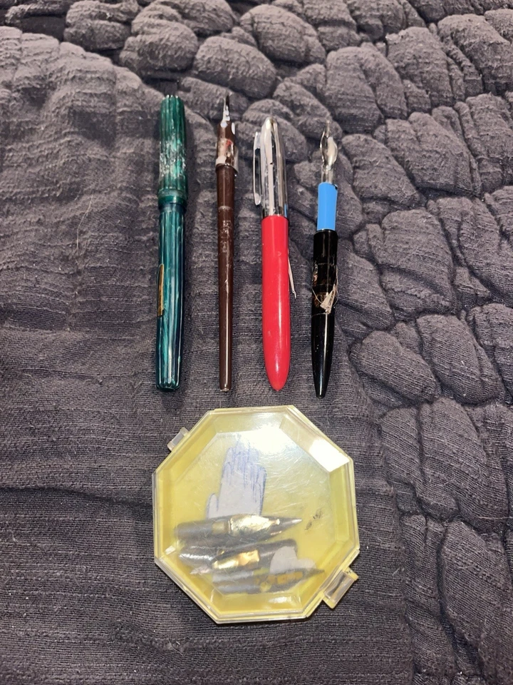 Lote De Colección De (4) Plumas Estilográficas Y (5) Plumillas Foto 1 de 1