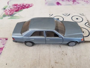 K-34 Cursor: Mercedes 300 E graublaumetallic, Stern fehlt - Bild 1 von 5