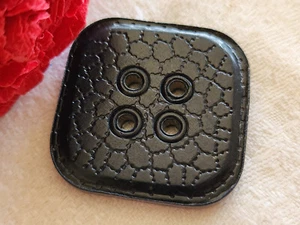 Gros bouton ancien en bois bleu carré etat neuf Tchecoslovaquie 3,2 cm G10G - Picture 1 of 4