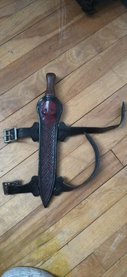 Cuchillo de asesino de cuero artesanal con funda con correas para piernas/brazos Foto 1 de 3
