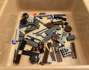 PARTS for LEGO 8875 Knights Kingdom - King's Siege Tower Set (2005) NOT COMPETE - Picture 1 of 3