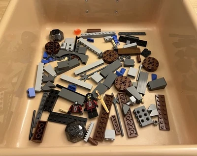 PARTS for LEGO 8875 Knights Kingdom - King's Siege Tower Set (2005) NOT COMPETE - Image 1 of 3