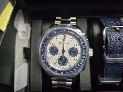 Bulova Lunar Pilot 98K112 Azul/Blanco con Estuche Inoxidable y Pulsera y Correa Foto 1 de 4