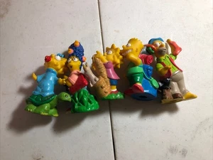 Lotto 5 figurine giocattoli vintage 1990 - I Simpson Bart Maggie Marge Lisa & Homer - Foto 1 di 8