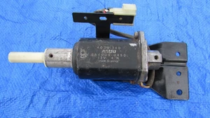 90-96 Nissan 300ZX 14s driver power seat motor forward and reverse - Picture 1 of 5