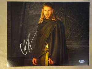 Signed Chris Hemsworth Autographed 11"x14" Photo Thor Beckett BAS COA - Picture 1 of 6