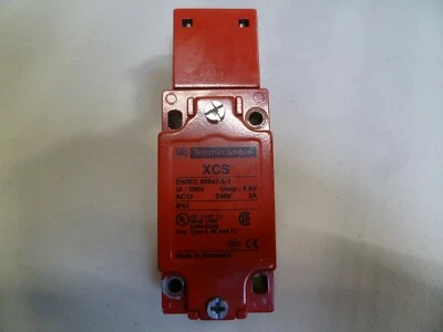 TELEMECHANIQUE XCS-A801 SAFETY SWITCHES, 3 N/C CONTACTS (1852) Foto 1 de 2