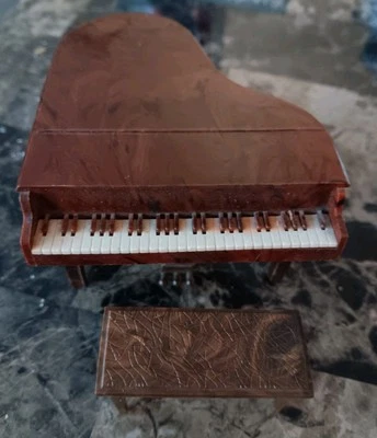 老式娃娃屋Renwal婴儿大钢琴长凳 — 第 1/4 张图片