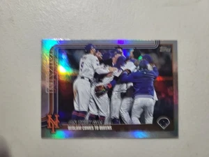 2025 Topps Series 2 On They Go! New York Mets Rainbow Foil #432 NM - Picture 1 of 2
