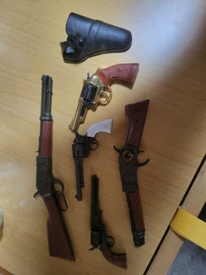 Lot Of 5 Toy Cap pistol rifle Lot Marx Mores Laig, Colt, Winchester Miniature.   - Image 1 of 4