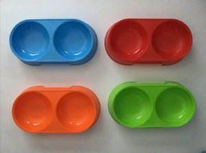 2 PC PLASTIC BRIGHT COLOR DOUBLE PET BOWL DISH SIZE 9.75 IN X 5 IN 4 COLORS - Picture 1 of 2