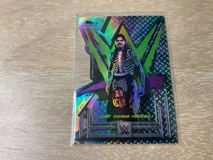 2025 Topps Finest WWE Dirty Dominik Mysterio refractor troquelado poco común/35 SP - Imagen 1 de 2
