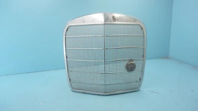 MERCEDES--BENZ W111 220SE 250SE W112, REJILLA DELANTERA CROMADA sin emblema  Foto 1 de 4