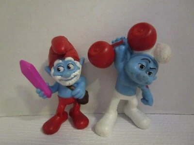 Lote de 2 bonecos de brinquedo de PVC McDonalds Smurfs Papa Smurf 2013 e pesado 2011  - Imagem 1 de 4