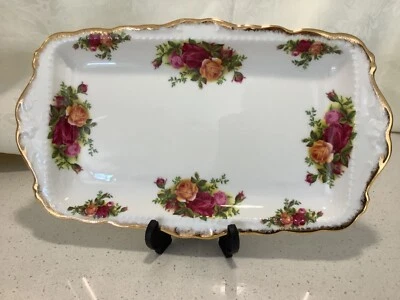 PLATO SÁNDWICH ROYAL ALBERT ROSAS ANTIGUAS DE CAMPO HECHAS EN INGLATERRA CON MANGO Foto 1 de 4