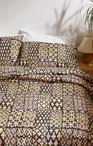 NWT Urban Outfitters Shiloh Duvet Cover And 2 Pillowcases Full/Queen Black - Picture 1 of 5