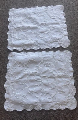 2 fundas de almohada estándar blancas texturizadas florales borde festoneado cabaña granja Foto 1 de 4