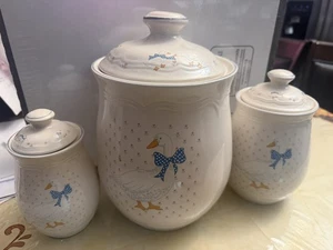 Juego de 3 botes de gres Tienshan tía ganso Rhody cocina vintage de granja - Imagen 1 de 6