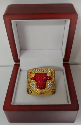 Scottie Pippen - 1993 Chicago Bulls Championship Ring With Wooden Display Box Cover