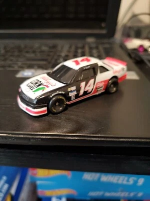 Lumina 1993 Racing Champions 1/64 Terry Labonte #14 Kellogg's Corn Flakes, suelta Foto 1 de 4
