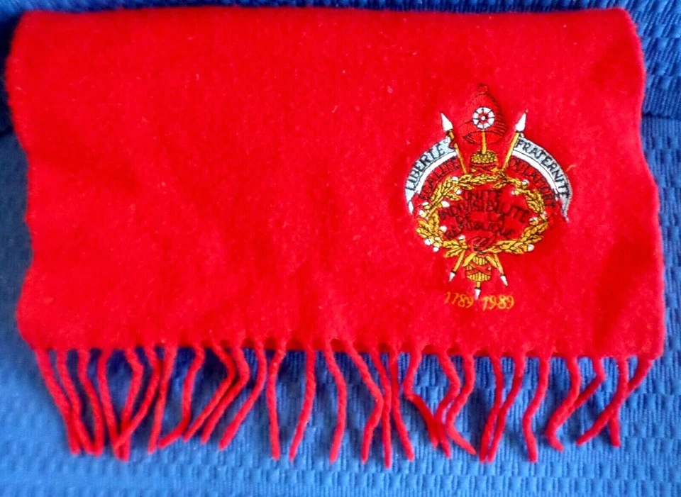  Bufanda Bloomingdales vintage RARA hecha en Francia 1789-1989 bordada roja Foto 1 de 4