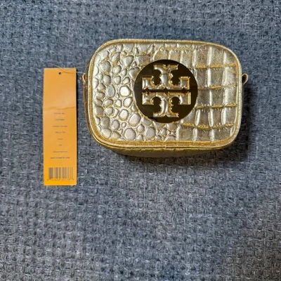 Nuevo con etiquetas Estuche de cosméticos para bebés Tory Burch dorado charol/estuche de maquillaje de viaje. Foto 1 de 4