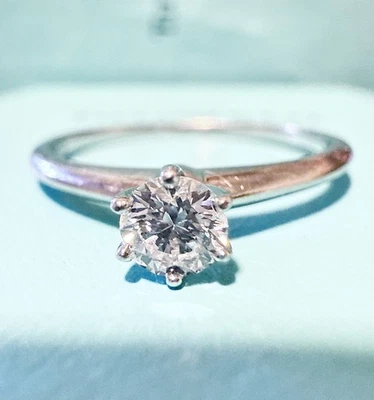 Кольцо Tiffany & Co с одним бриллиантом 0,32 карата платина 950 размер 11 с документами - Изображение 1 из 4