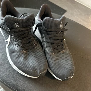 Nike Air Zoom Pegasus 39  Black/White  Größe 41 - Bild 1 von 6