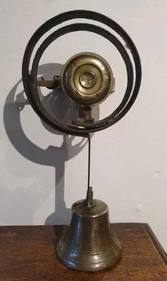 Antigua campana victoriana de latón, resorte y pared fijación tienda mayordomo 29cms Foto 1 de 4