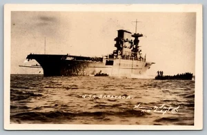 Postkarte USS Saratoga Marine Flugzeugträger auf See Zubehör WWI WWII Ära RPPC - Bild 1 von 2