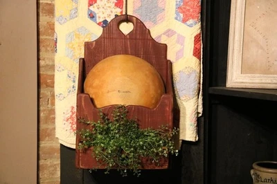 Caja de pared de madera primitiva hecha a mano con cajón rojo envejecido granja Foto 1 de 4