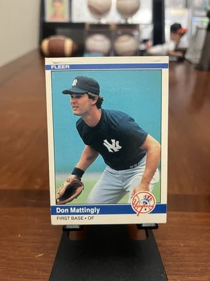 Fleer 1984 - Don Mattingly #131 (RC) bajo Foto 1 de 3