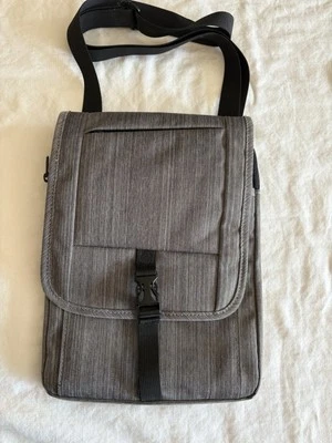 Estuche de Transporte para iPad/Tablet 111”x9” Acolchado con Correa para el Hombro 4 Bolsillos con Cremallera Foto 1 de 4