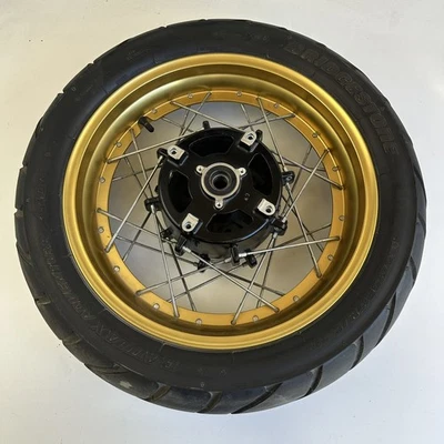 Llanta trasera Suzuki DL650 v-strom 2020 radios dorados 17x4 Foto 1 de 4