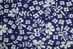 Vintage Feedsack Stoff voll offen Mod weiß Blumen marineblau Hintergrund 36,5x45,5" - Bild 1 von 3