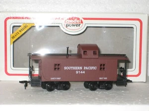 HO SOUTHERN PACIFIC 32' WOOD CABOOSE MODEL POWER #9144 - Picture 1 of 3