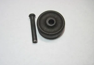 VINTAGE EARLY SINGER TREADLE SEWING MACHINE CAST BASE WHEEL, 1/2" WIDE, PIN/AXLE - Picture 1 of 2