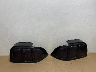 1996 1997 1998 Ford Mustang conjunto lateral esquerdo direito lanterna traseira preta fabricante de equipamento original J9915 DG - Imagem 1 de 4