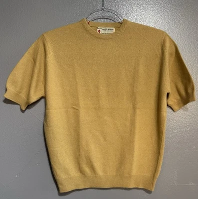 Vintage Woman Pringle of Scotland Yellow  Gold  Sweater Size 38 100% Cashmere - Image 1 of 4