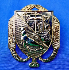 FALKLANDS ISLANDS DEFENCE FORCE BADGE 1983 IN HIGH QUALITY DIE STRUCK GILT METAL - Bild 1 von 6