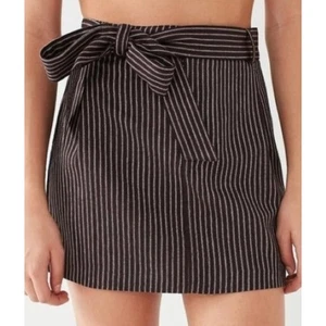 Urban Outfitters Minirock mit Gürtel zum Binden Taille Nadelstreifen Büro Sirene Größe Medium - Bild 1 von 8