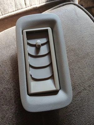 Lexus LX470 2000 juego de ventilación de aire acondicionado trasero bronceado par OEM - ventilaciones de consola izquierda y derecha Foto 1 de 2