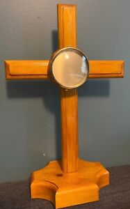 * LARGE VINTAGE CATHOLIC CHURCH ALTAR WOOD CROSS RELIQUARY FOR HOST 15 3/4"