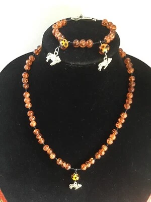 Colar de gato com miçangas em tom âmbar e pulseira combinando - Imagem 1 de 4