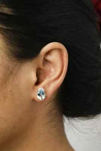 14K Gold VS/F-G Diamant Oval Blautopas Ohrstecker - The Jewelz - Bild 1 von 6