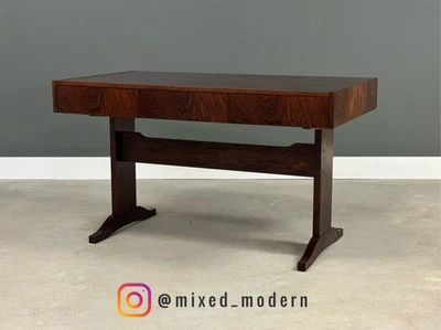 Escritorio de palo de rosa acabado estilo danés Foto 1 de 4