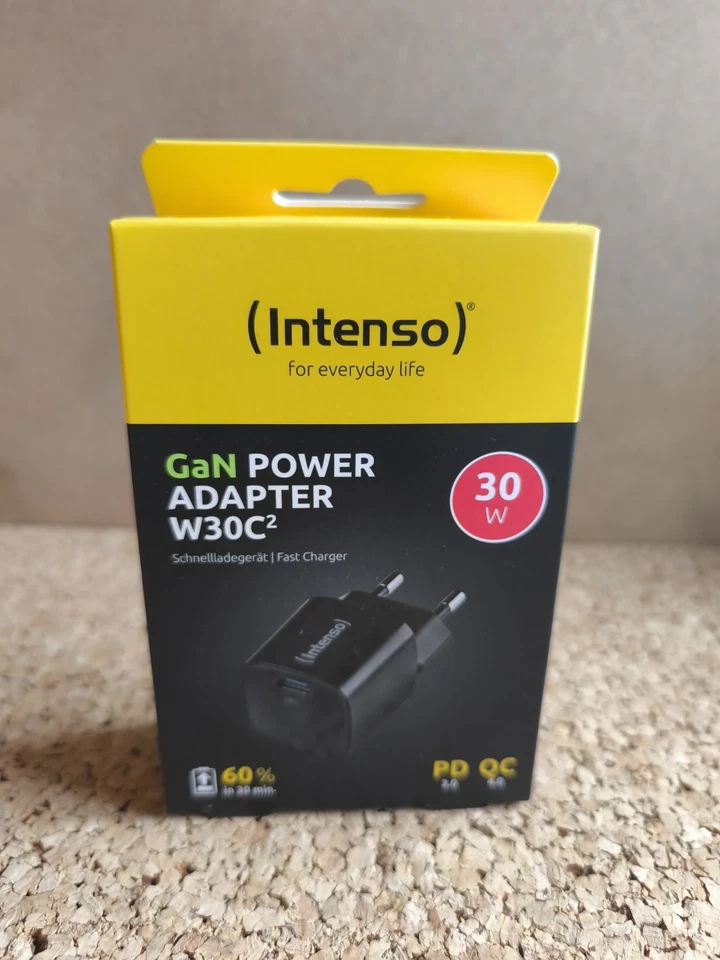 Intenso Power Adapter  30 Watt W30C  Schwarz - Bild 1 von 2